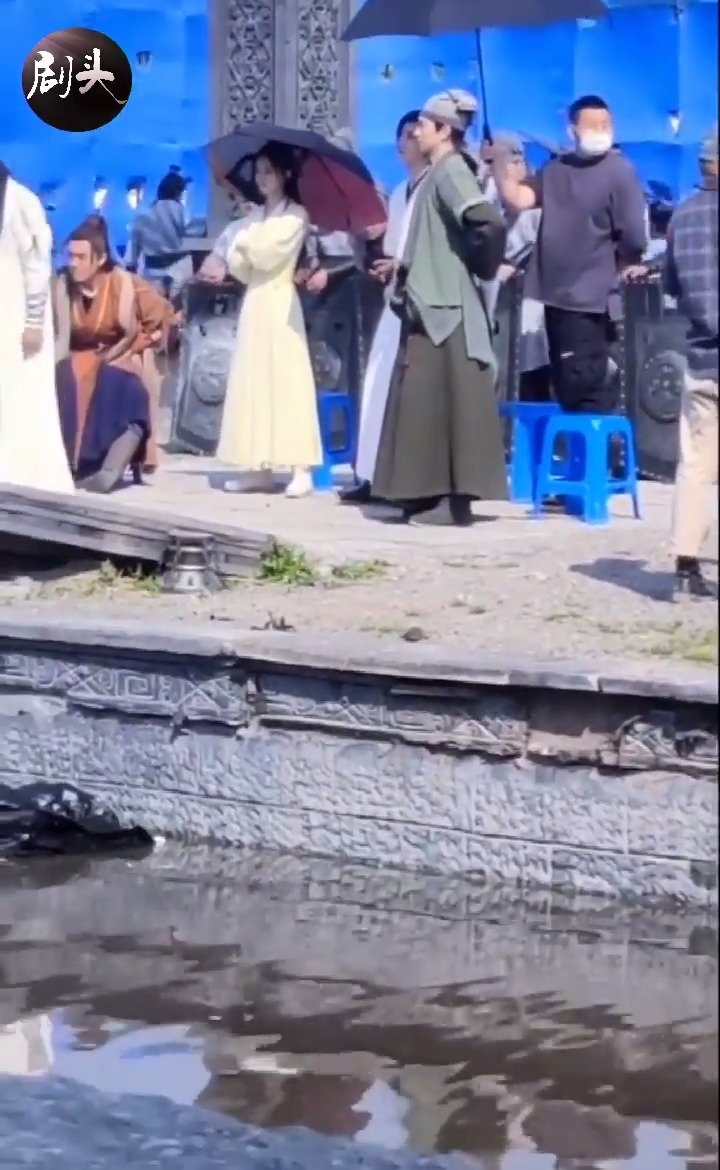 #有翡路透# 赵丽颖, 王一博 片场视频